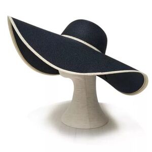 Black Floppy 18cm Wide Brim Straw Hat NWOT